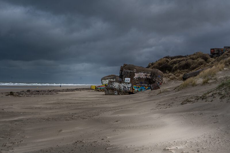 Blockhaus allemand de la seconde guerre mondiale sur le trait de côte de Dunkerque.