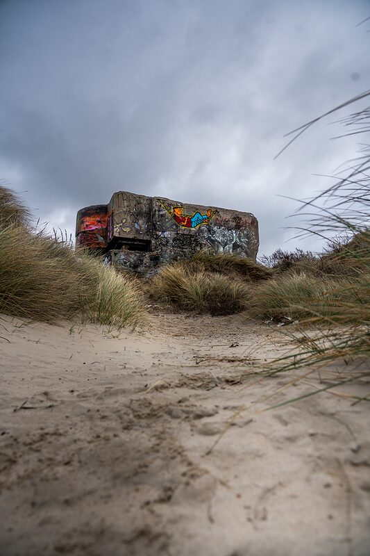 Blockhaus allemand de la seconde guerre mondiale encore sur les dunes de Dunkerque, face à la Mer du Nord.