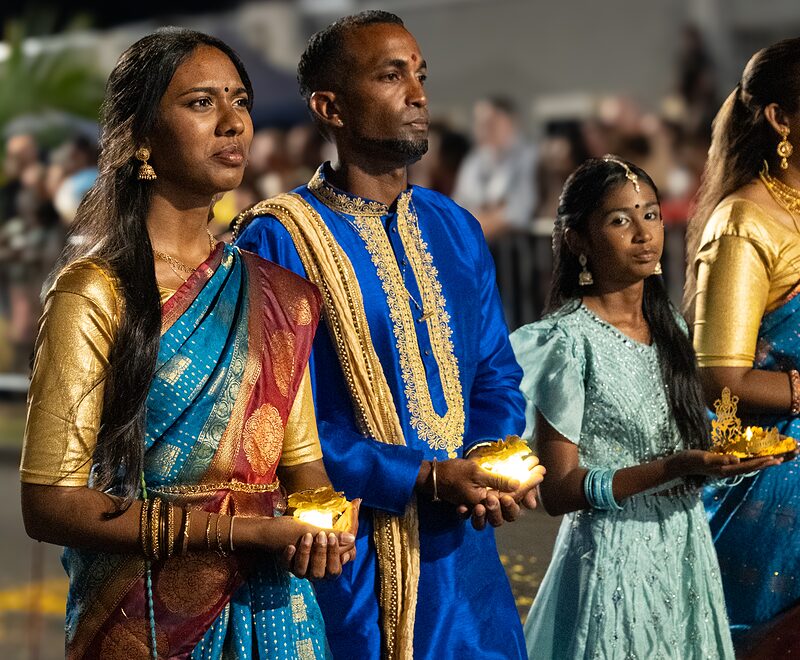 Couple royal lors du défilé du Dipavali à Saint-André, Réunion.