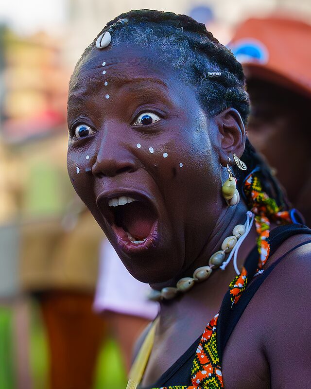 Danseuse lors du défilé Fêt'Kaf à Saint-Denis, Réunion, 2025.