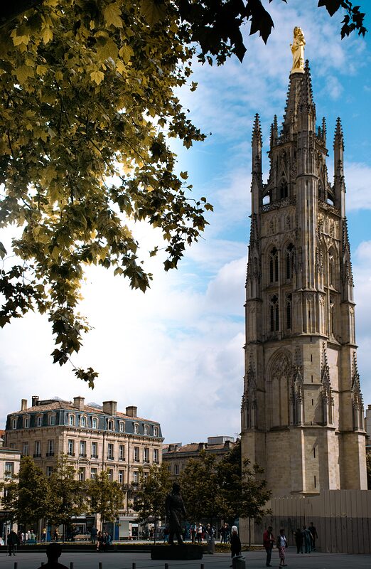 La tour Pey-Berland, du nom de l'archevêque Pey Berland, est située à Bordeaux. Elle est le campanile de la cathédrale Saint-André.